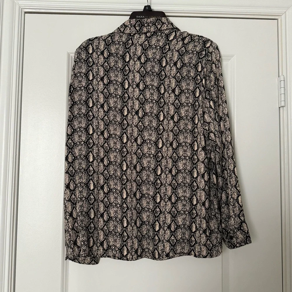 ZARA SATIN EFFECTS BLOUSE SIZE MEDIUM - Picture 3 of 3